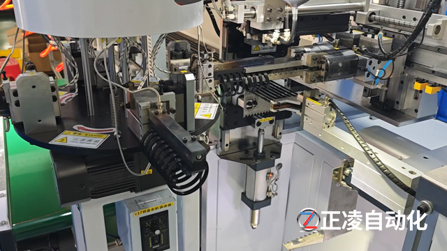 "裁掉"8个人，产能却能翻几番！正凌全自动密封圈粘接机，1人操作，日产8.6万！