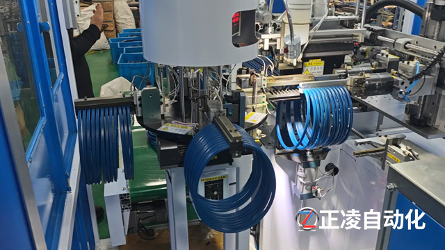 1台机器干翻8个工人？这家厂用&ldquo;10秒10条&rdquo;颠覆百年密封圈生产