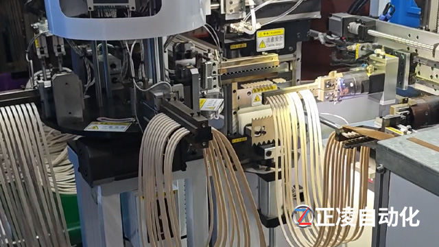 招工难还怕工人跑？一台密封圈粘接机顶8个人，永不请假！